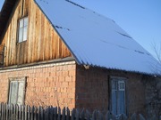 Дача из красного кирпича за центральным стадионом.