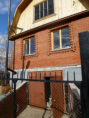 Продаётся кирпичный двухэтажный дом площадью  90 м2 с 6-ю сотками земл