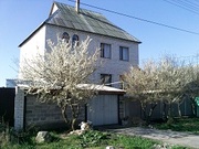 2-х эт.дом с цоколем,  сауной,  теплицей, 10сот участок с фонтаном,  сад.
